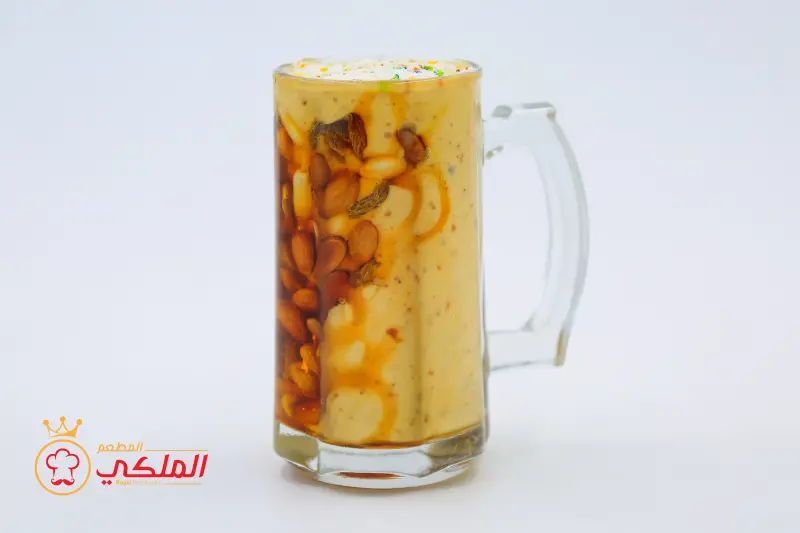 عصير مكسرات - عصير مكسرات صحي في المطعم الملكي صنعاء. مكسرات فاخرة طازجة. مغذي ومشبع. صحتك في كوب في أفضل مطعم بصنعاء